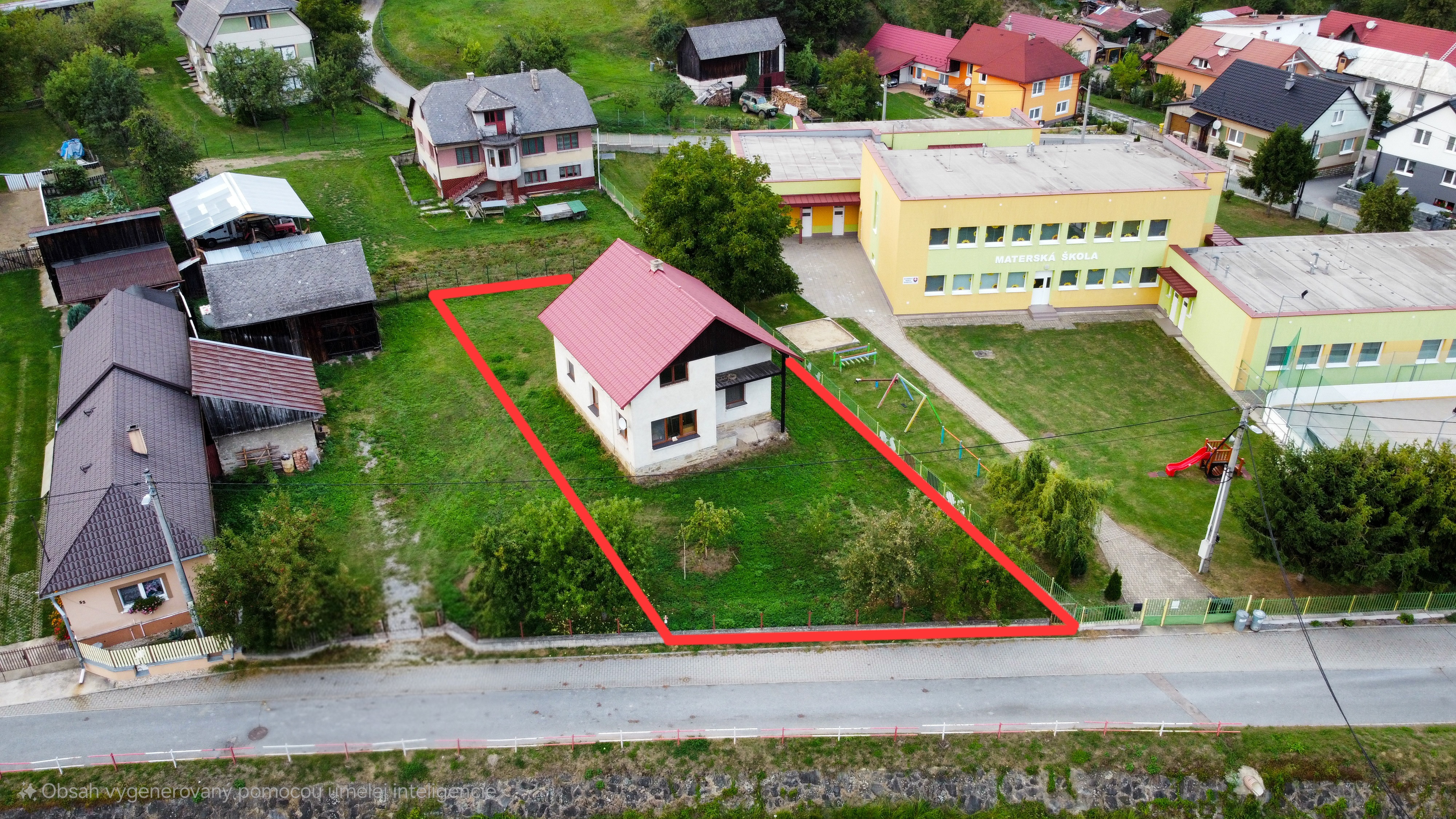 NA PREDAJ – Priestranný rodinný dom s veľkým pozemkom v centre obce Dubovica