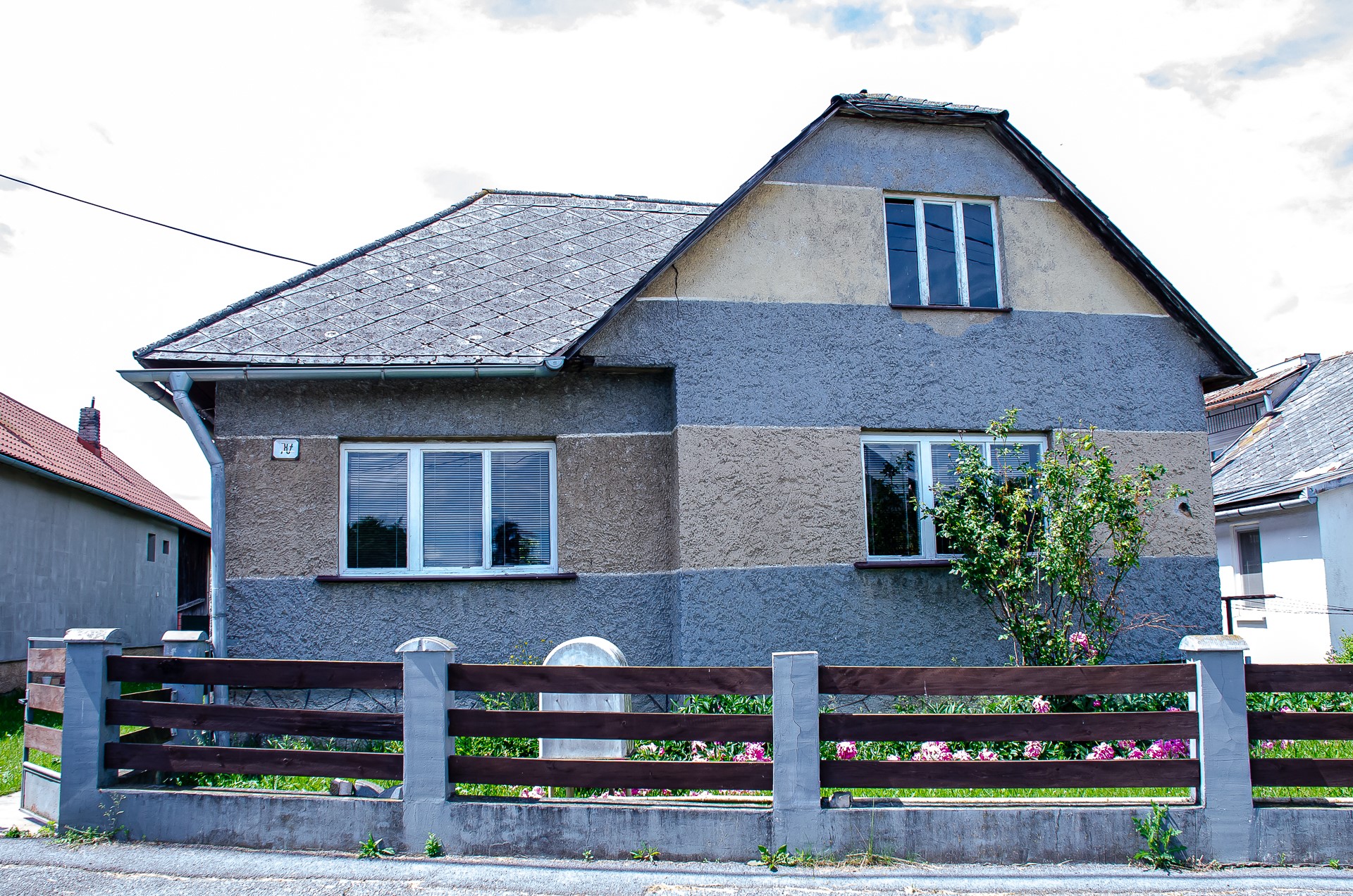 NA PREDAJ – Rodinný dom s pozemkom 823 m² v obci Rožkovany, okres Sabinov