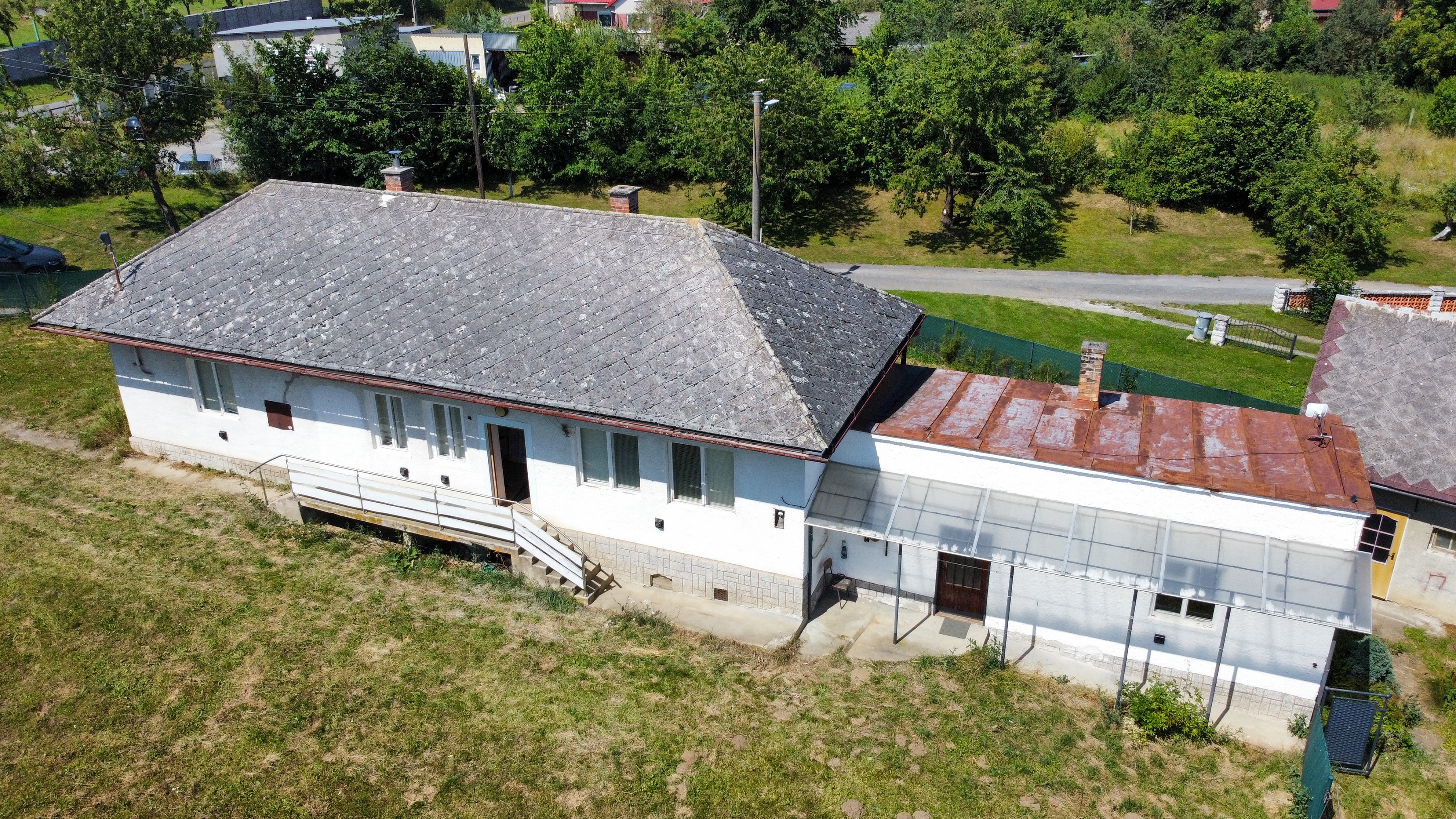 NA PREDAJ rodinný dom s garážou v obci Jarovnice, okres Sabinov